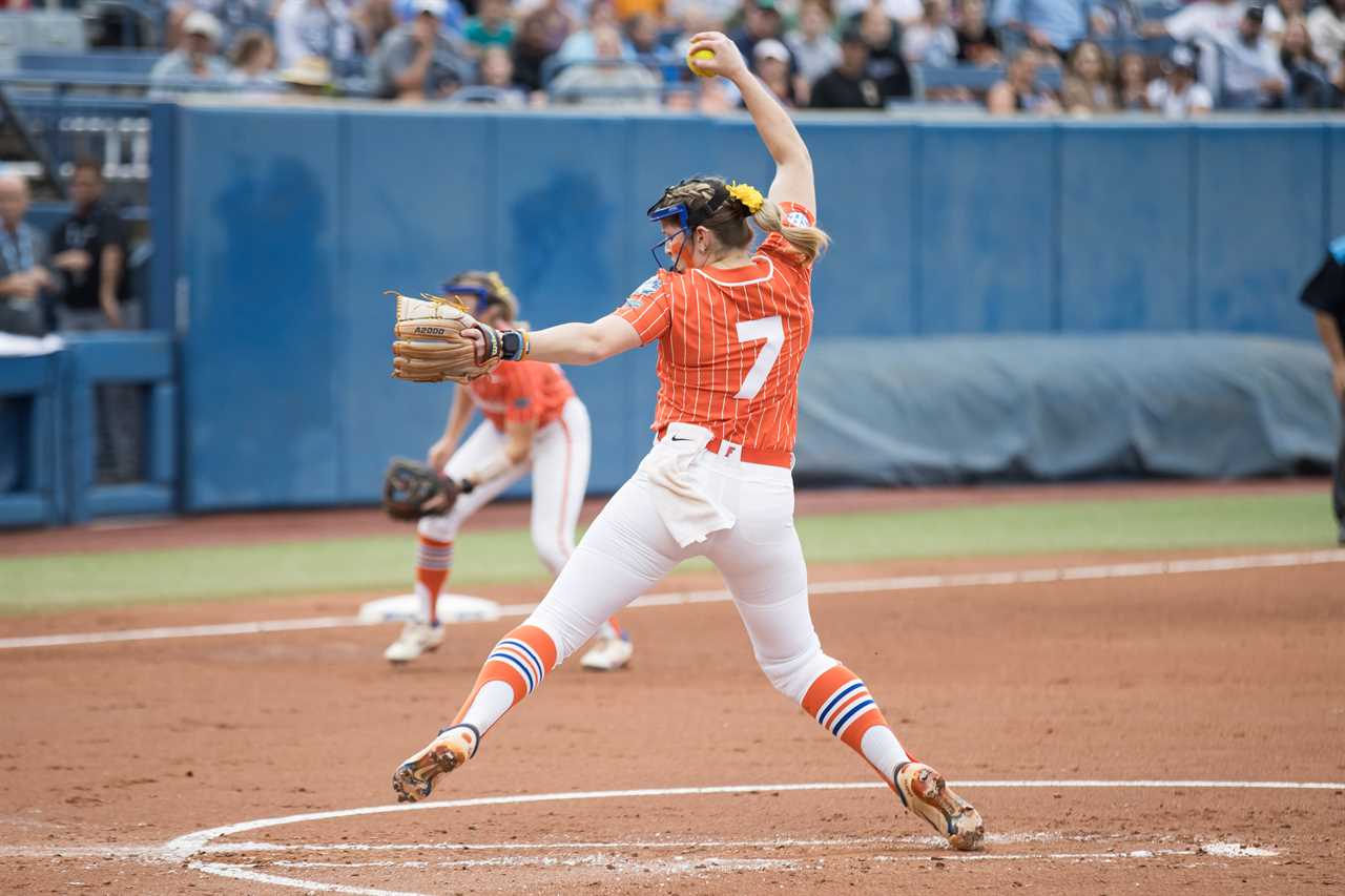 Highlights from Florida softball's win over Alabama in WCWS