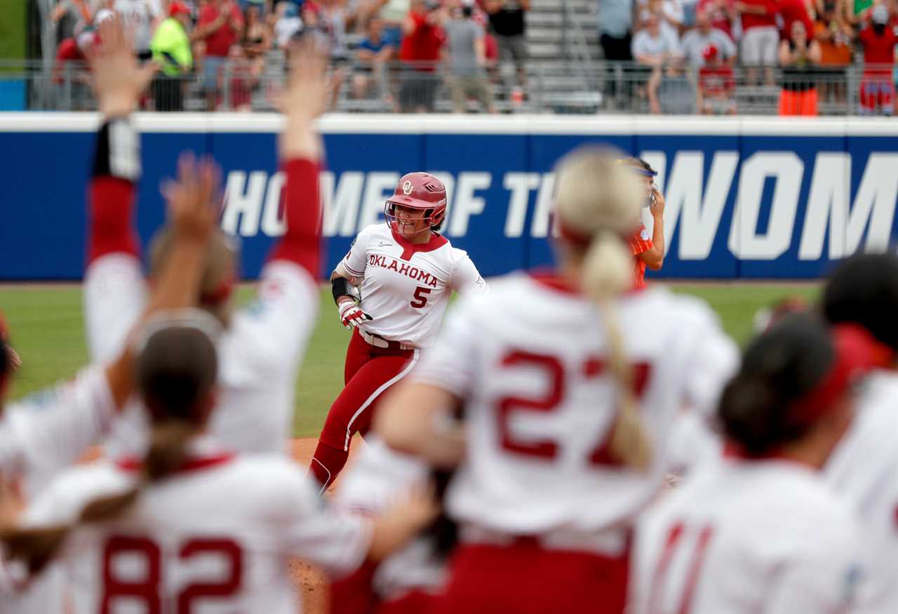 Best photos from the Oklahoma Sooners 6-5 extra-inning win over Florida