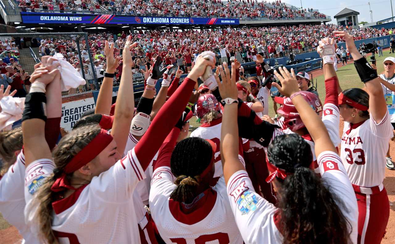 Best photos from the Oklahoma Sooners 6-5 extra-inning win over Florida