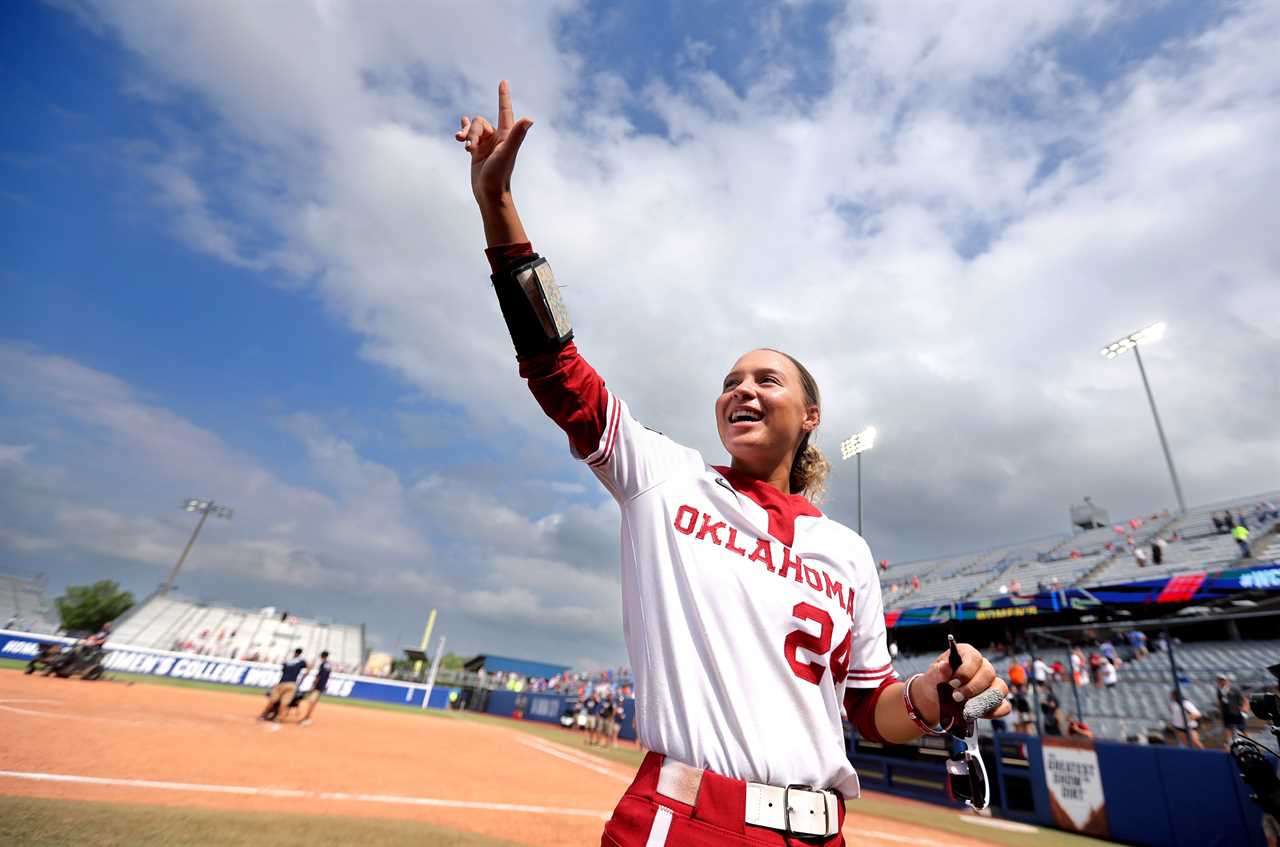 Best photos from the Oklahoma Sooners 6-5 extra-inning win over Florida