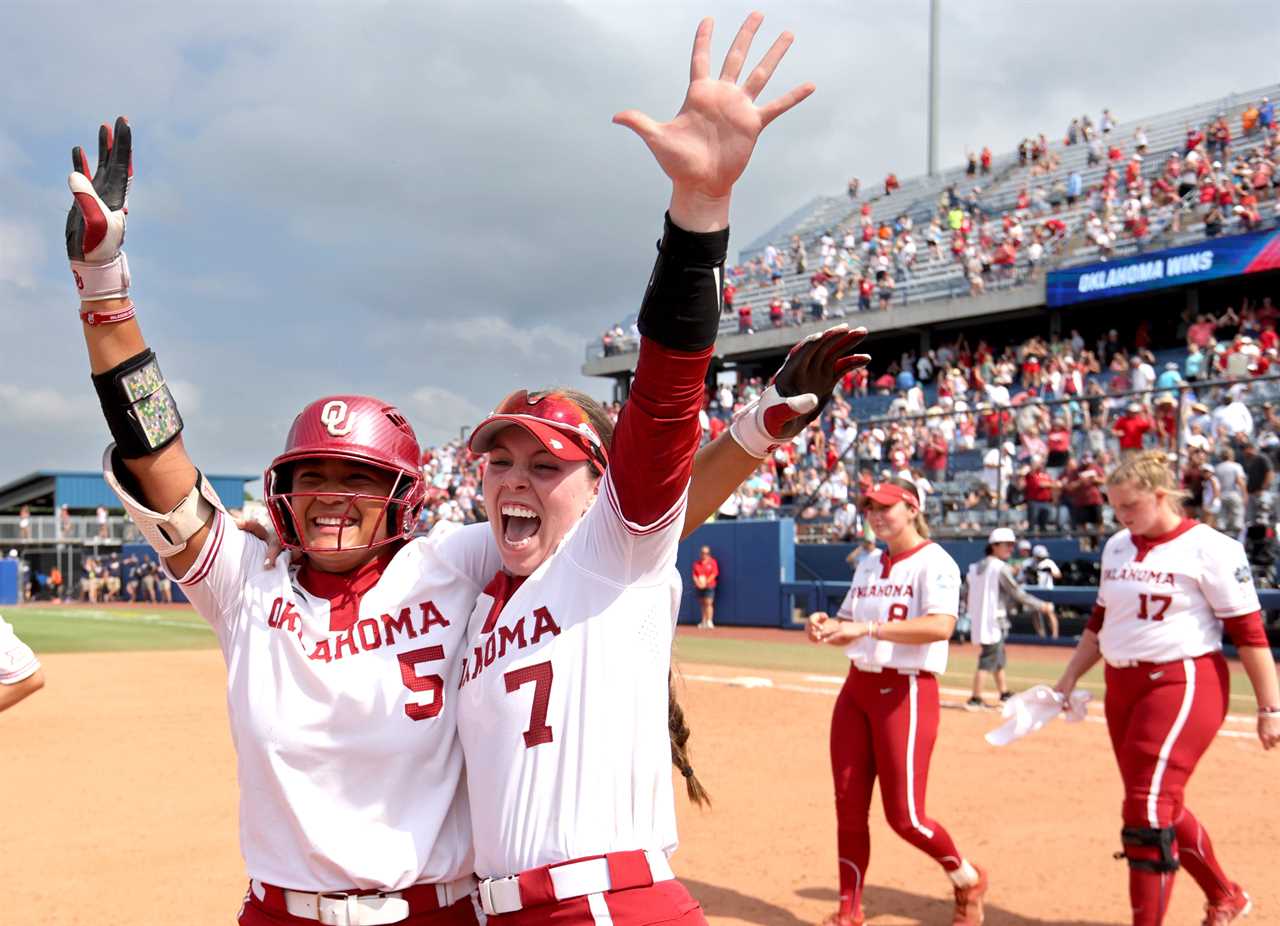 Best photos from the Oklahoma Sooners 6-5 extra-inning win over Florida