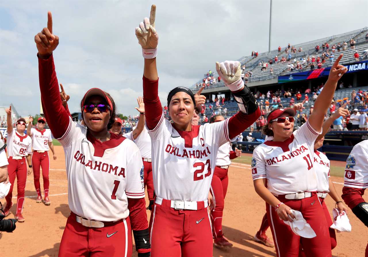 Best photos from the Oklahoma Sooners 6-5 extra-inning win over Florida