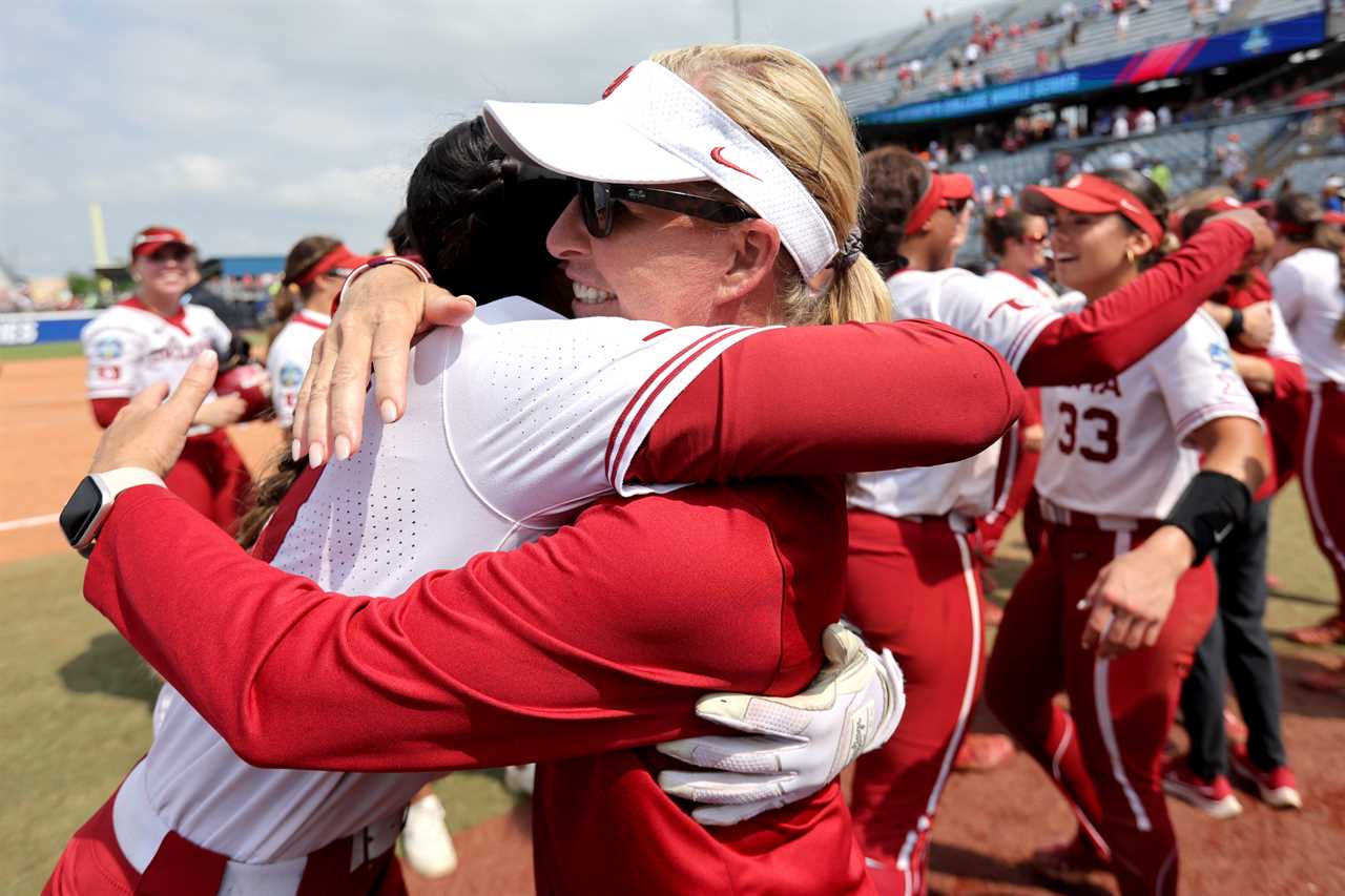 Best photos from the Oklahoma Sooners 6-5 extra-inning win over Florida