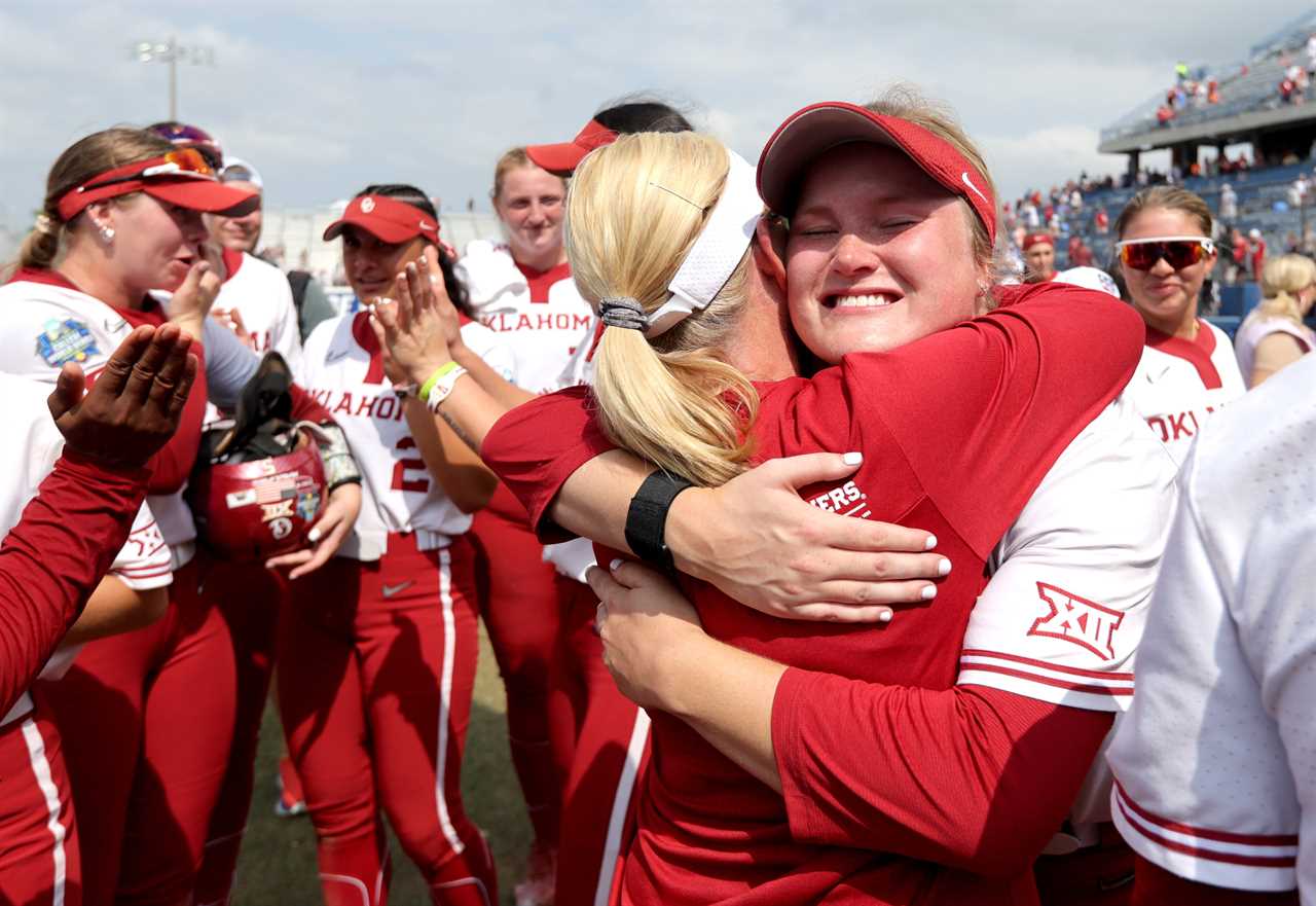 Best photos from the Oklahoma Sooners 6-5 extra-inning win over Florida