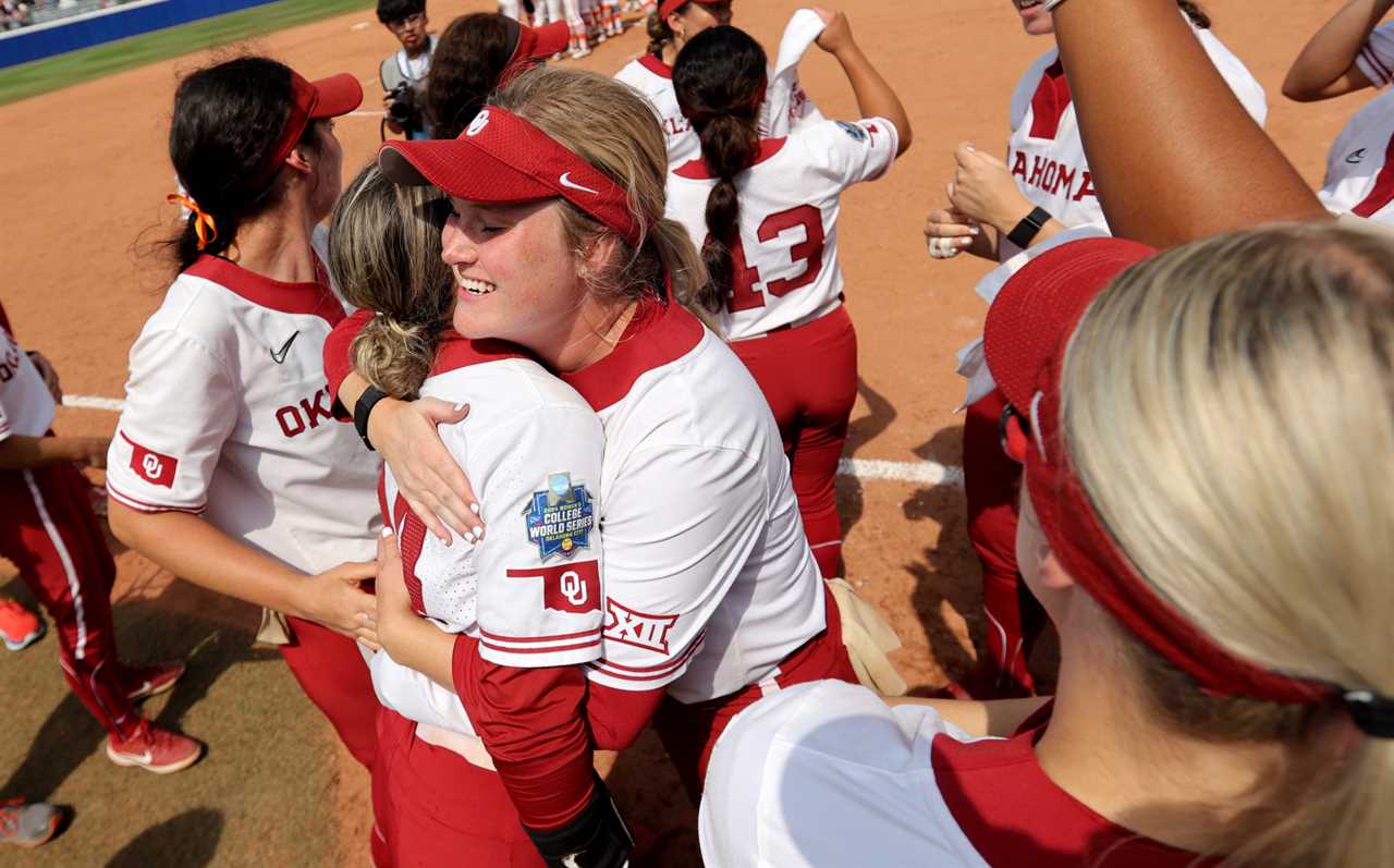 Best photos from the Oklahoma Sooners 6-5 extra-inning win over Florida