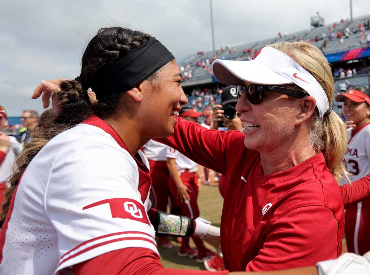 Best photos from the Oklahoma Sooners 6-5 extra-inning win over Florida