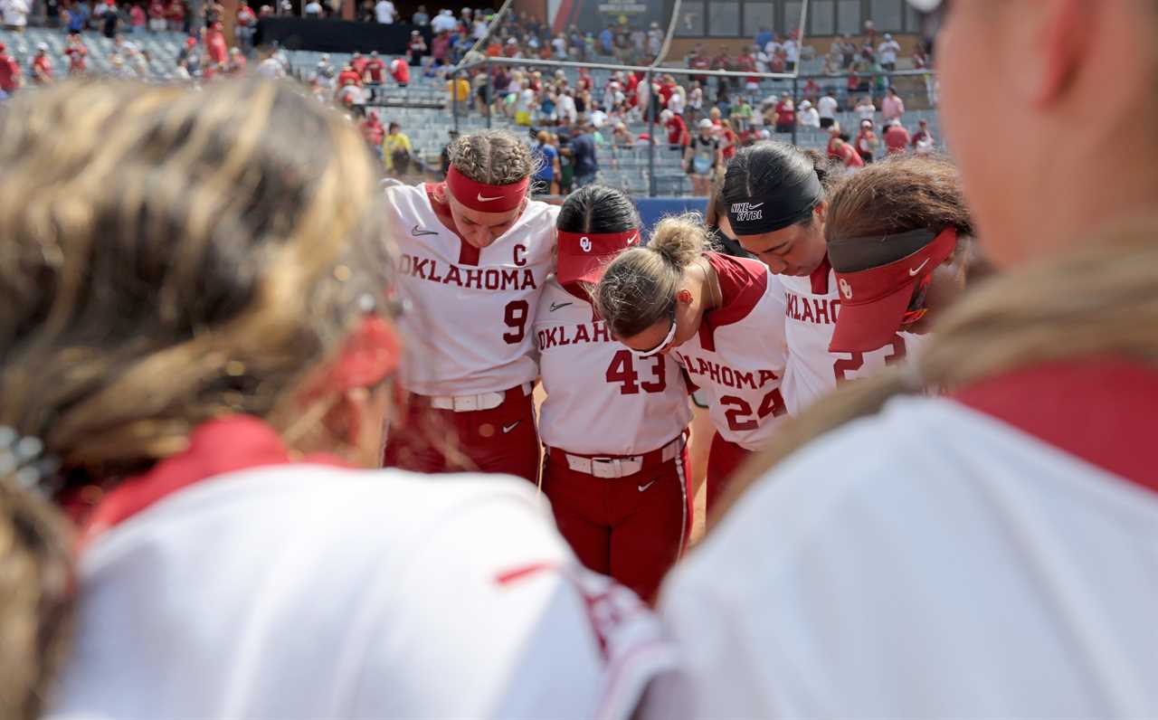 Best photos from the Oklahoma Sooners 6-5 extra-inning win over Florida