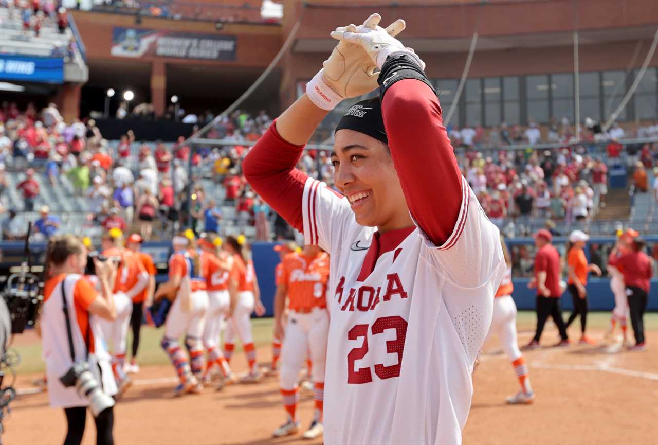 Best photos from the Oklahoma Sooners 6-5 extra-inning win over Florida