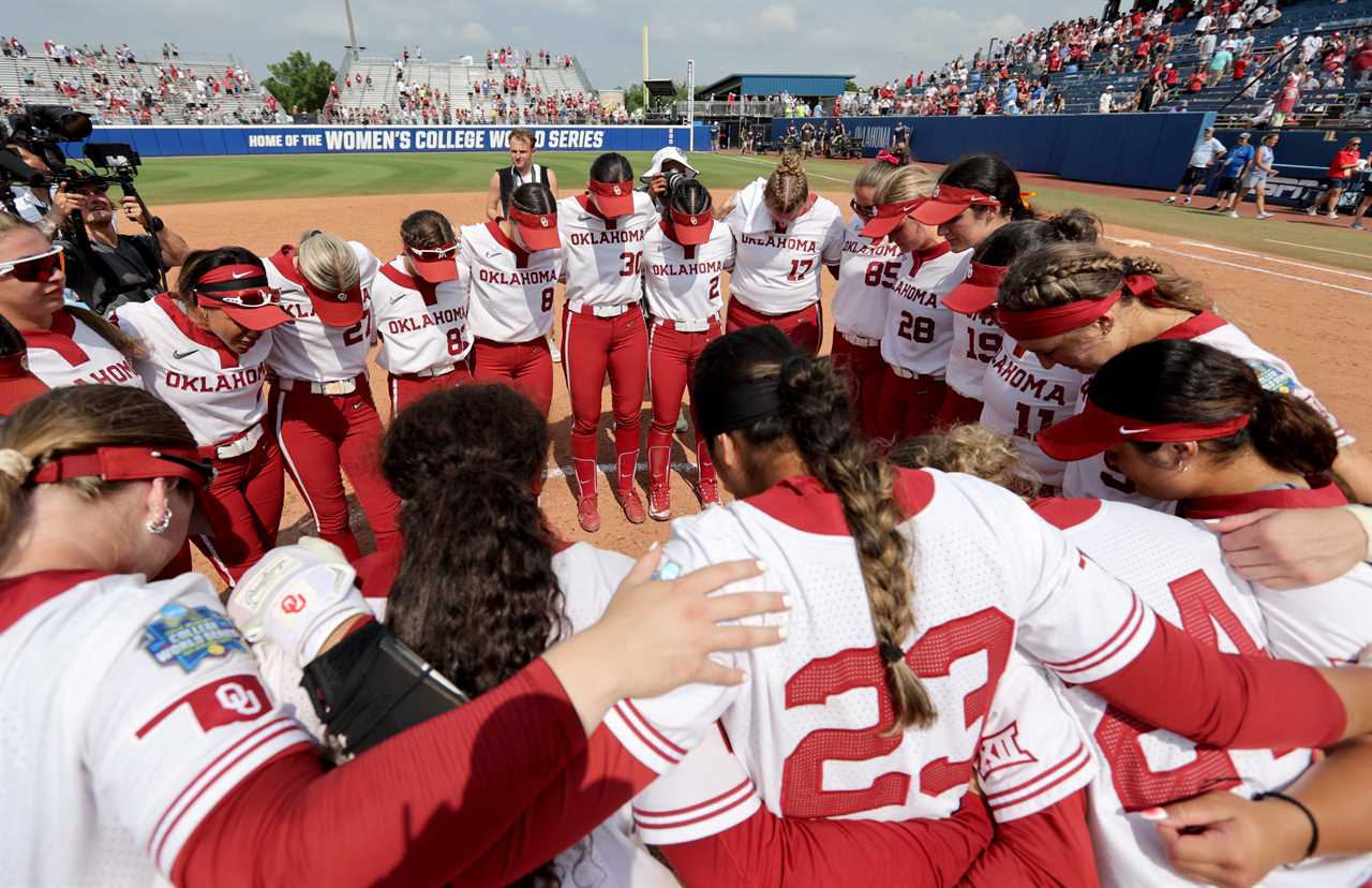 Best photos from the Oklahoma Sooners 6-5 extra-inning win over Florida