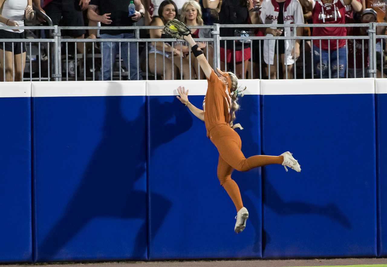 Best photos from Oklahoma Sooners 8-3 win over the Texas Longhorns