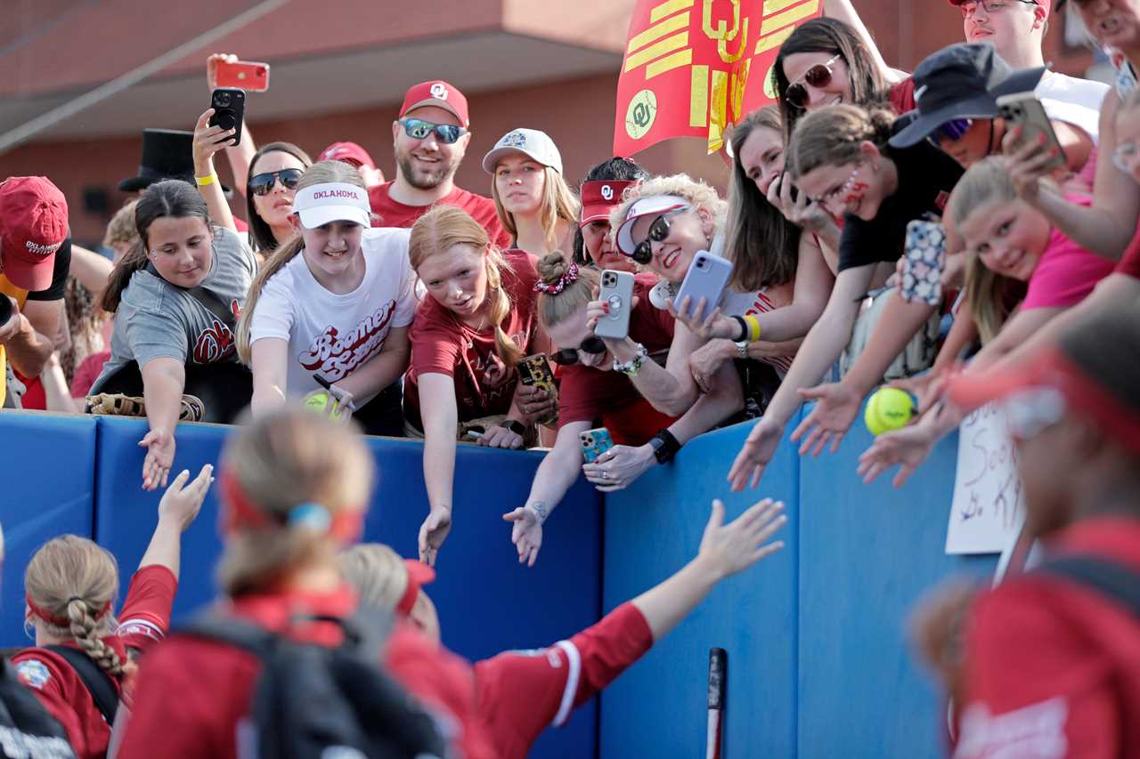 Best photos from the Oklahoma Sooners national championship clinching win over Texas