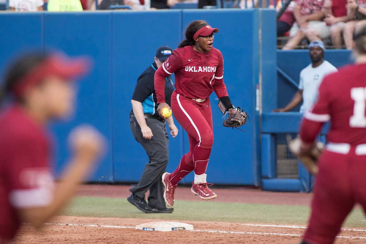 Best photos from the Oklahoma Sooners national championship clinching win over Texas