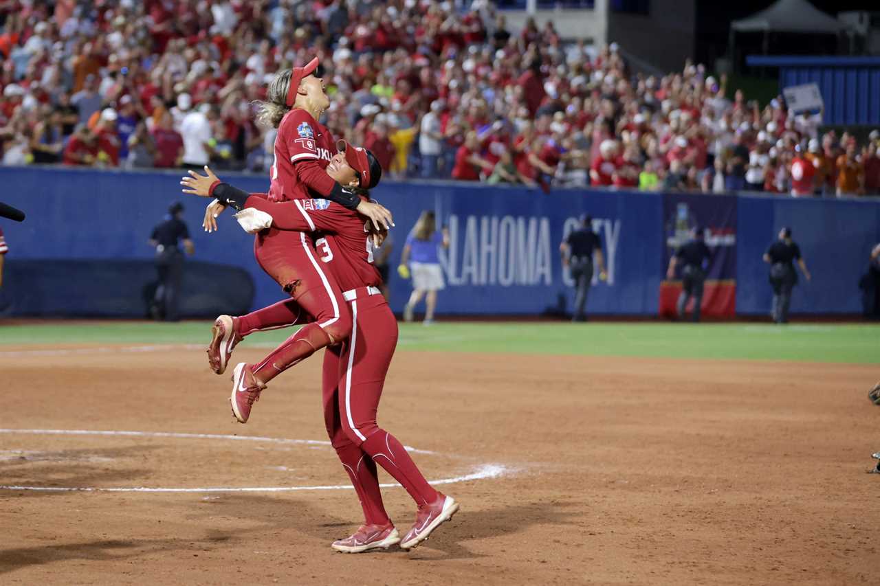 Best photos from the Oklahoma Sooners national championship clinching win over Texas