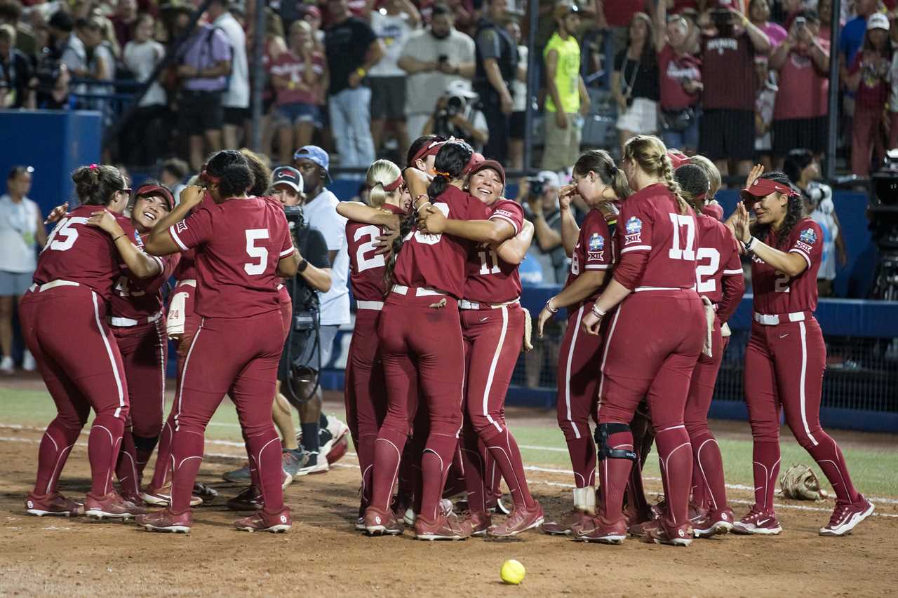 Best photos from the Oklahoma Sooners national championship clinching win over Texas