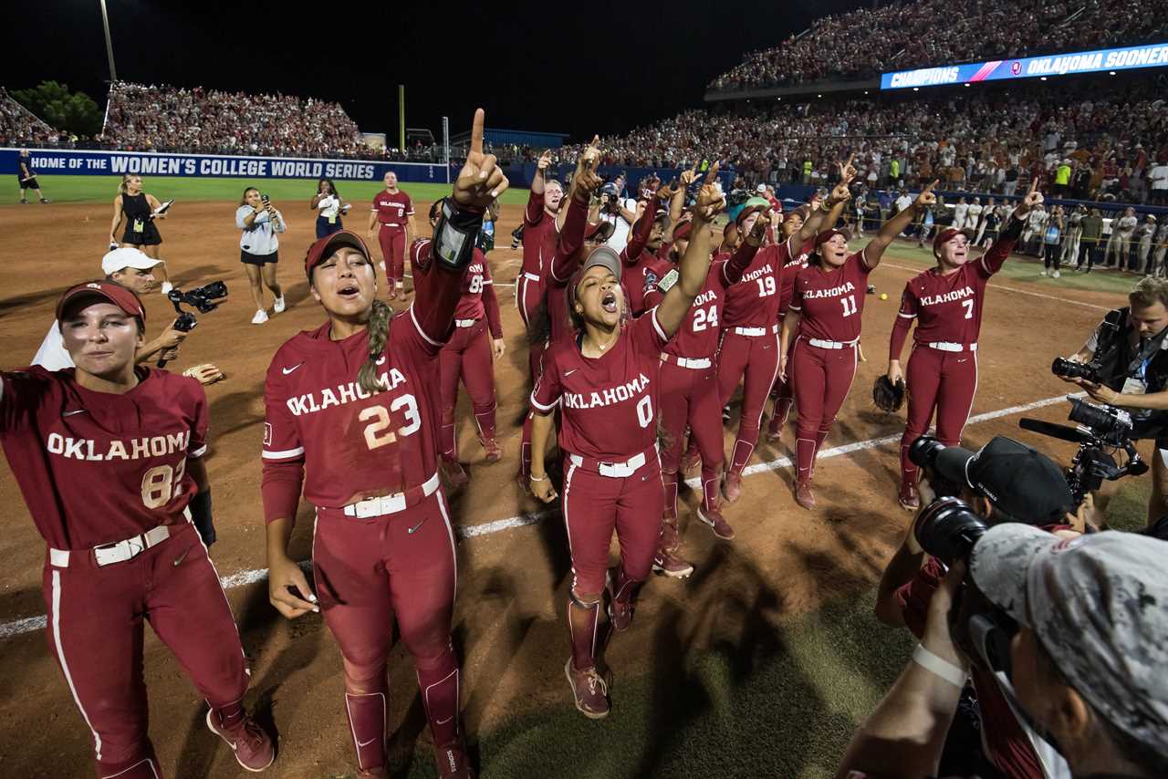 Best photos from the Oklahoma Sooners national championship clinching win over Texas