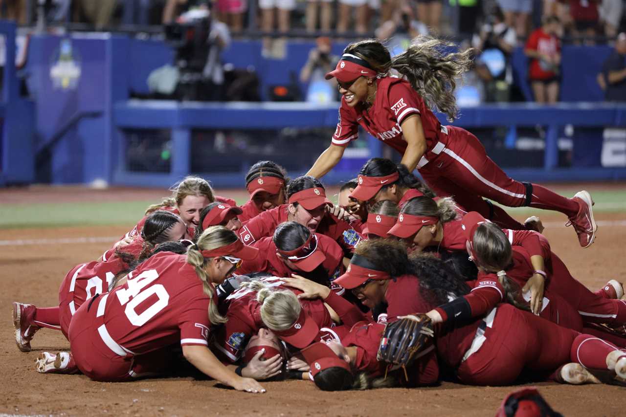 Best photos from the Oklahoma Sooners national championship clinching win over Texas