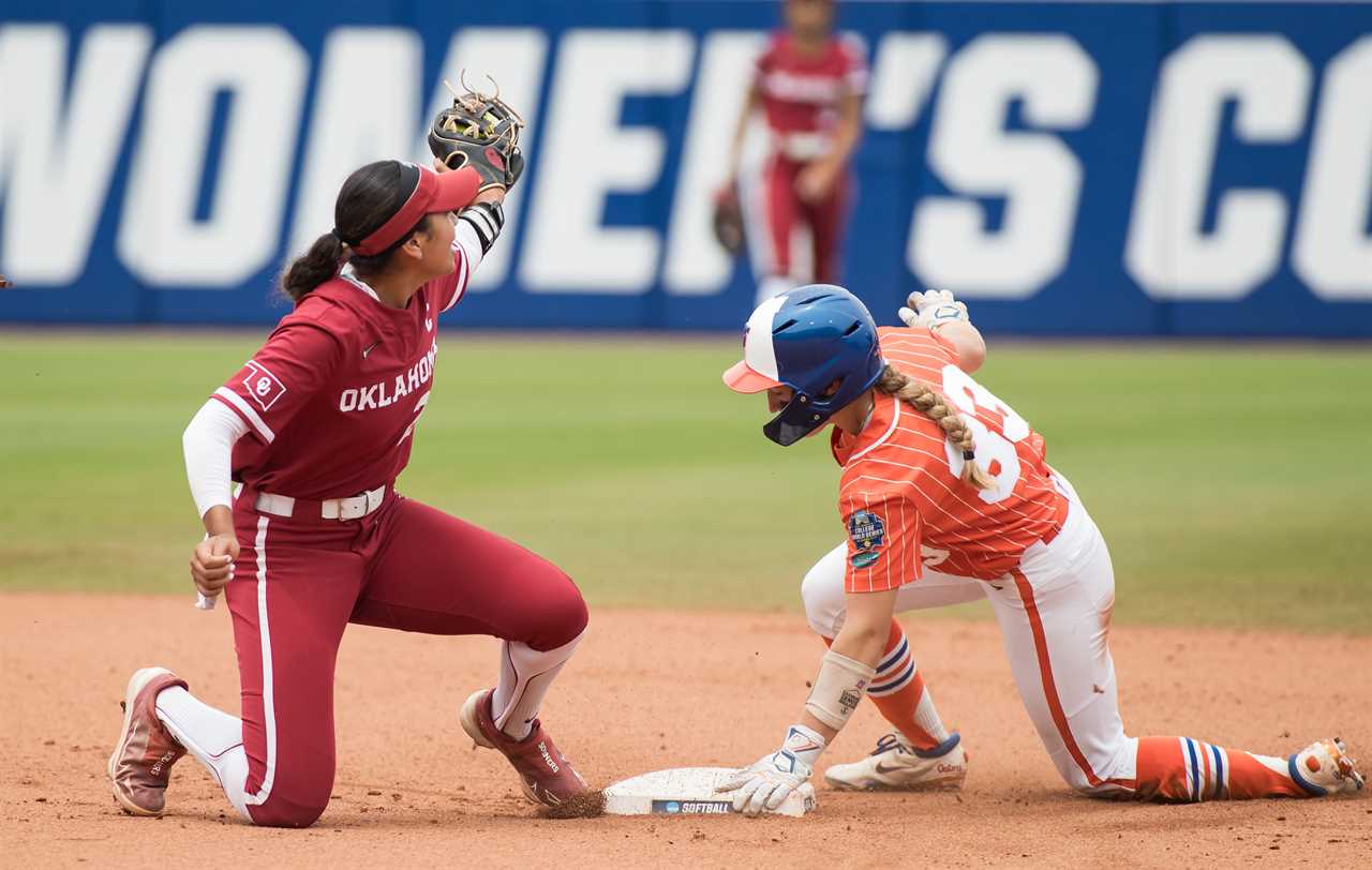 Highlights from Florida softball's win over Oklahoma in WCWS