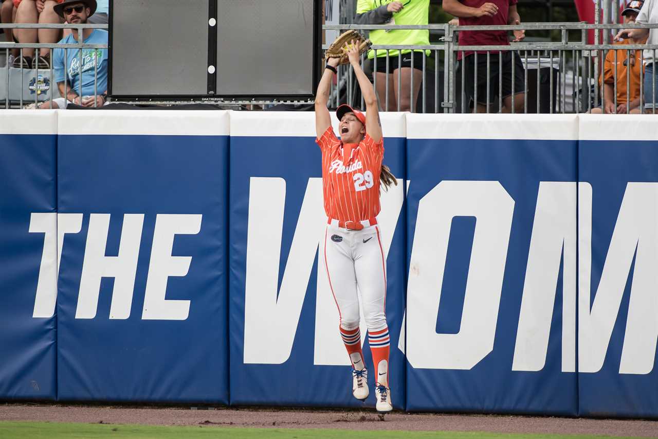 Highlights from Florida softball's win over Oklahoma in WCWS