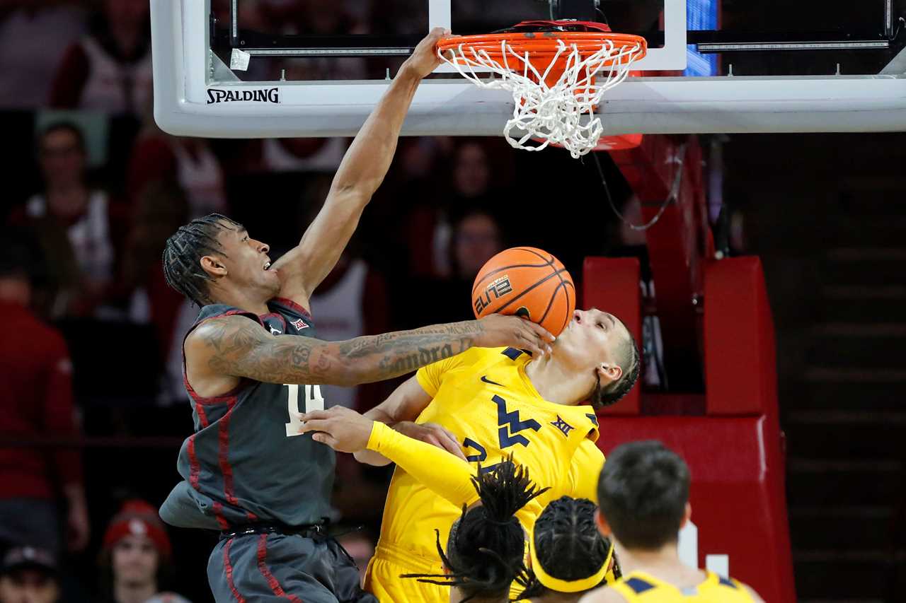 Best photos of Jalon Moore from the 2023-2024 Oklahoma Sooners basketball season