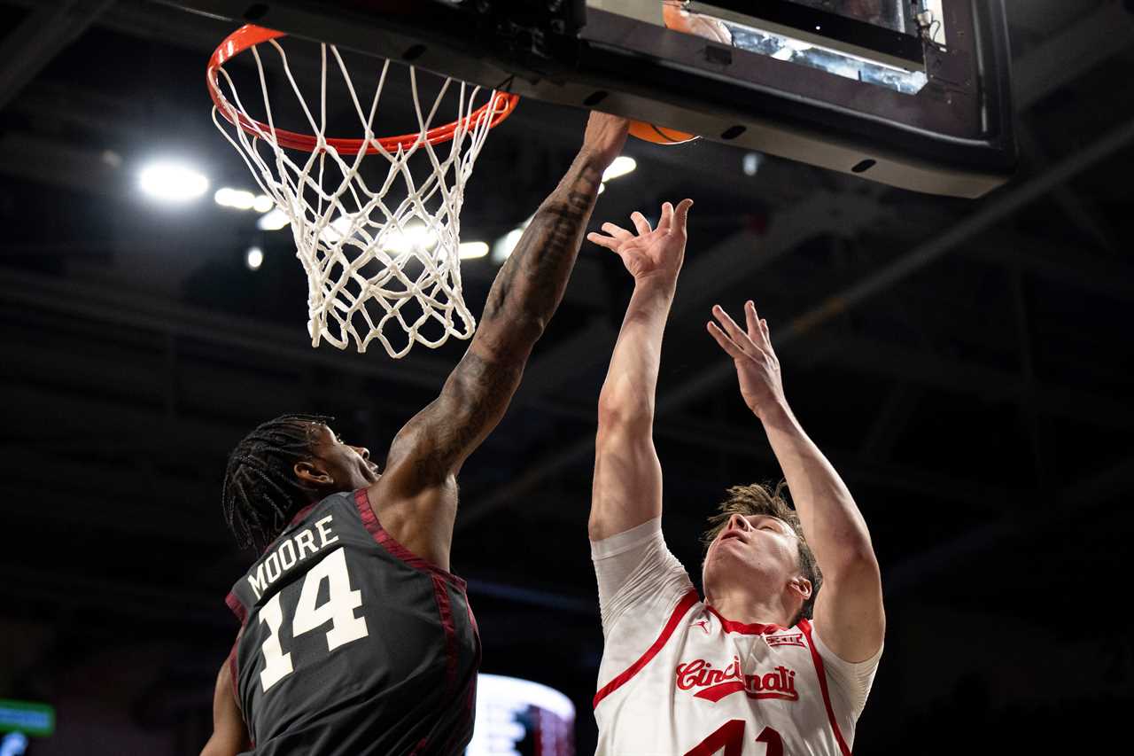 Best photos of Jalon Moore from the 2023-2024 Oklahoma Sooners basketball season